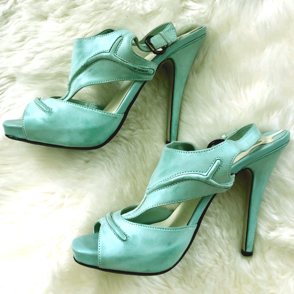 Max Studio Teal Heels
